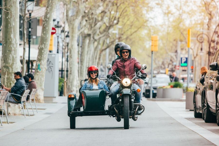 Barcelona: Half Day Tour on Sidecar Motorcycle - El Born and the Arc de Triomf