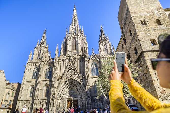 Barcelona Helicopter, Sailboat & Old Town Private Walking Tour - What this Barcelona tour really offers