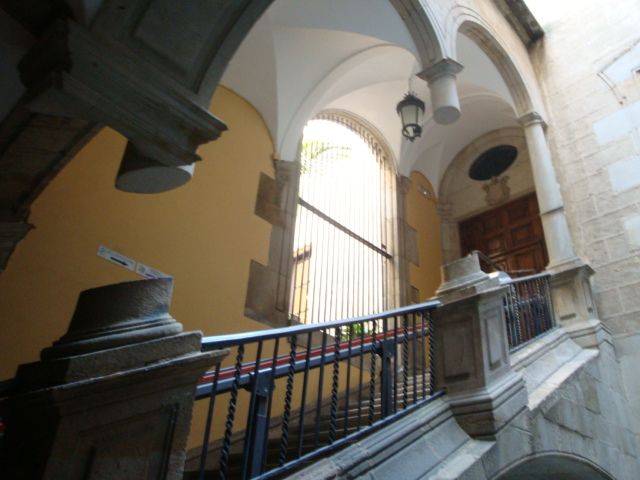 Barcelona: Hidden Secrets City Tour in German or English - Starting near Urquinaona metro