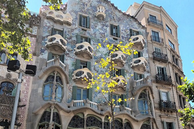 Barcelona Highlights Bike Tour - Casa Batlló and Casa Milà on Passeig de Gràcia