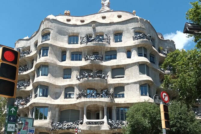Barcelona Highlights Bike Tour - Triumphal Arch and Ciutadella Park