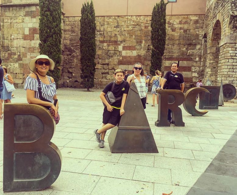 Barcelona: Highlights & Gems Private Tour with Tapa & Drink - Roman walls and the Gothic Quarter