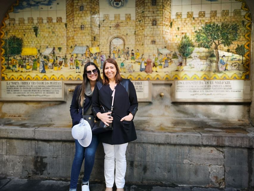 Barcelona: Highlights & Gems Private Tour with Tapa & Drink - A shared tapa at La Plata