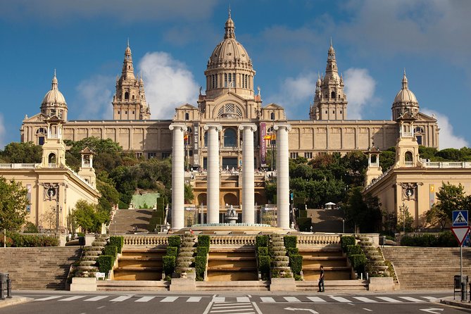 Barcelona Highlights Guided Tour with Monjuic Cable Car - What this Barcelona tour is really designed to do