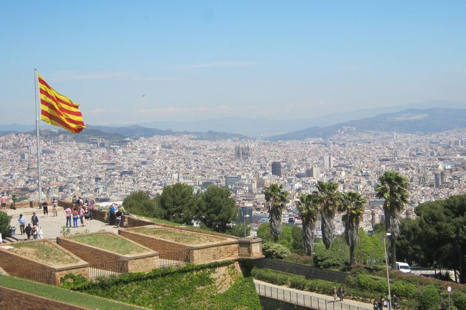 Barcelona Highlights Guided Tour with Monjuic Cable Car - Montjuïc and the cable car payoff