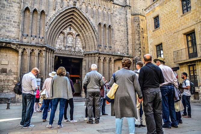 Barcelona Highlights Guided Tour with Monjuic Cable Car - Meeting point, language, and group details
