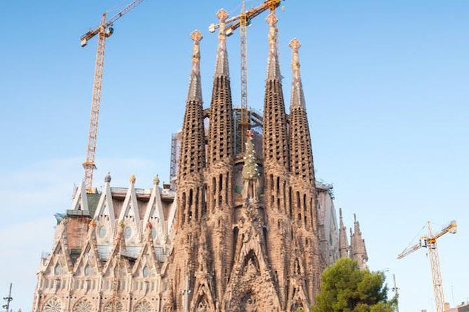 Barcelona: Highlights of Sagrada Familia Max 6 People Guided Tour - Why a guide changes the Sagrada Familia visit