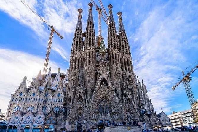 Barcelona Highlights Private Guided Tour - Casa Batlló is a photo stop, not an interior visit