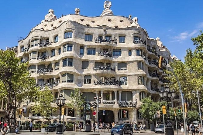 Barcelona Highlights Private Guided Tour - Sagrada Família is the crucial ticket decision