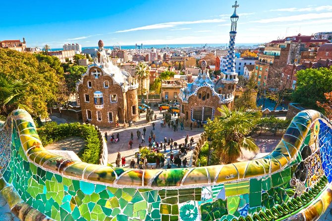 Barcelona Highlights Private Guided Tour with Hotel Pick-up - How the guide and driver shape the day