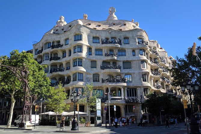 Barcelona Highlights Private Tour in a chauffeured Mercedes-Benz - Passeig de Gràcia and Gaudí from the street