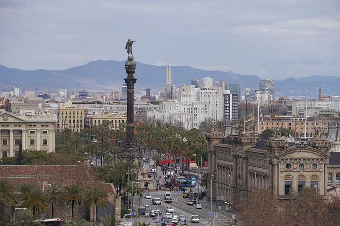 Barcelona Highlights Private Tour with Driver and Official Guide - Plaça de Catalunya and Passeig de Gràcia