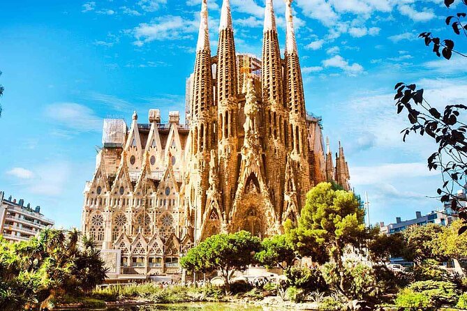 Barcelona Highlights Private Tour with Port or Hotel Transfers - Begin at the port, beaches, or your hotel