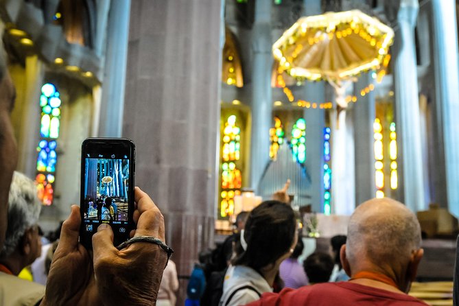 Barcelona Highlights & Sagrada Familia Tour: Priority Access - Half-day or full-day: choose your pace