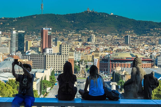 Barcelona Highlights & Sagrada Familia Tour: Priority Access - The guides can shape the whole day