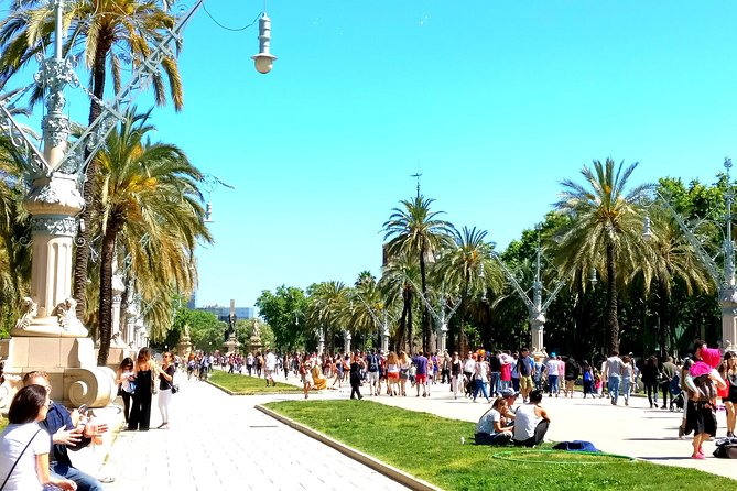 Barcelona Highlights with a Local Friend - Ciutadella Park and Arc de Triomf