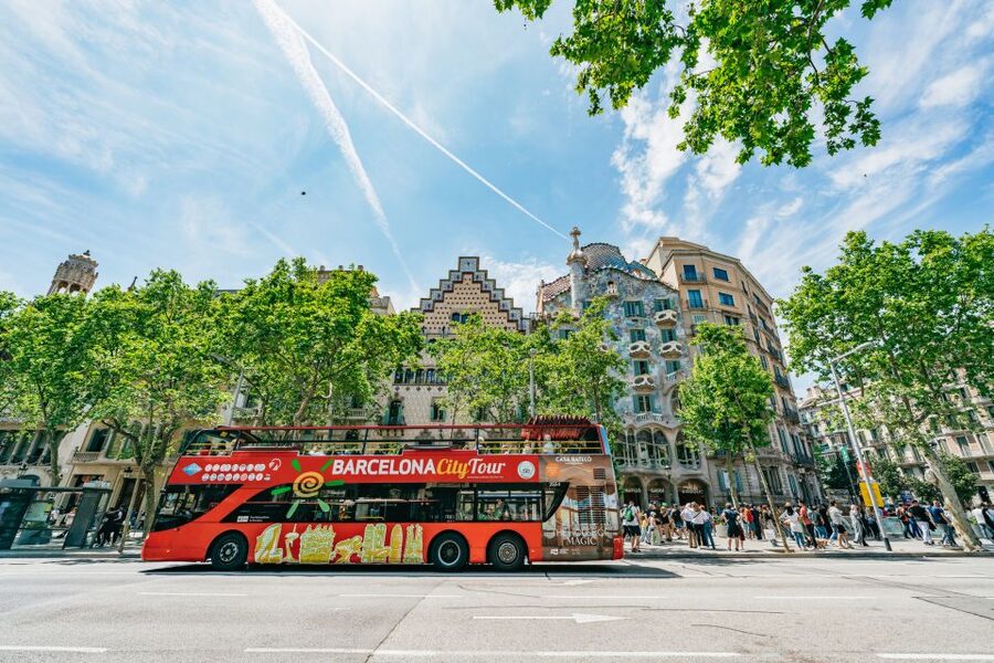 Barcelona Hop-On Hop-Off Bus and FC Barcelona Immersive Tour - Why this bus works well in Barcelona