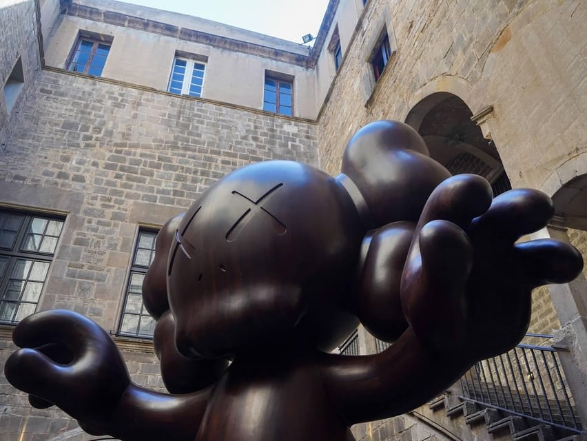Barcelona: Hop-On Hop-Off Bus and Moco Museum Ticket - The green route and Gaudí’s Barcelona