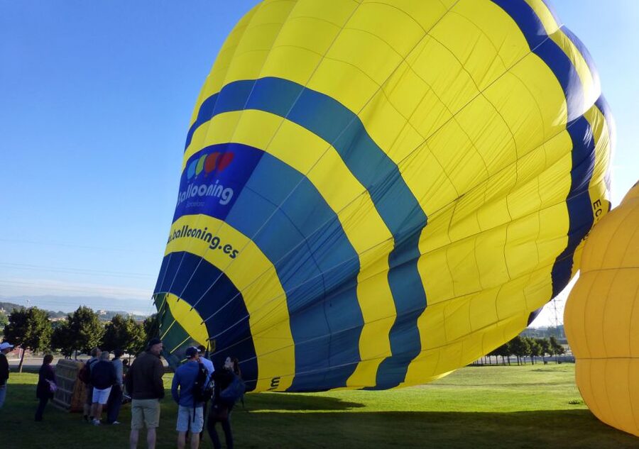 Barcelona: Hot Air Balloon Ride with Optional Transportation - Who will enjoy this most