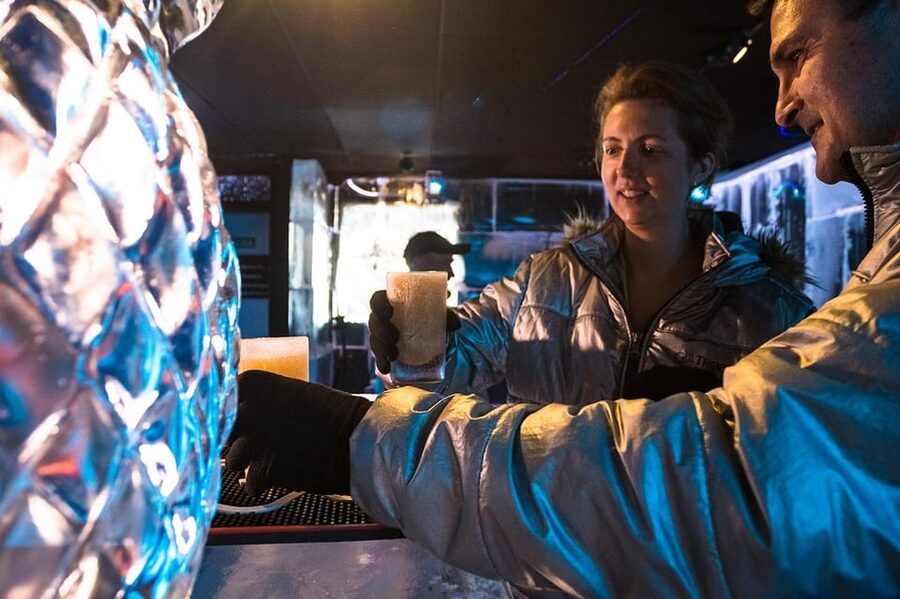 Barcelona: Ice Bar and Terrace Drinks Romantic Package - A below-zero start at Icebarcelona