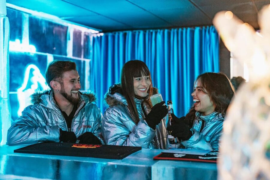 Barcelona: Icebar experience, located at the beach !! - Drinks in ice glasses