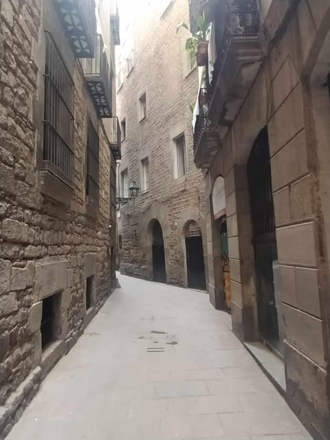 Barcelona: Jewish Tour by a Jewish guide - What the guide adds to the experience