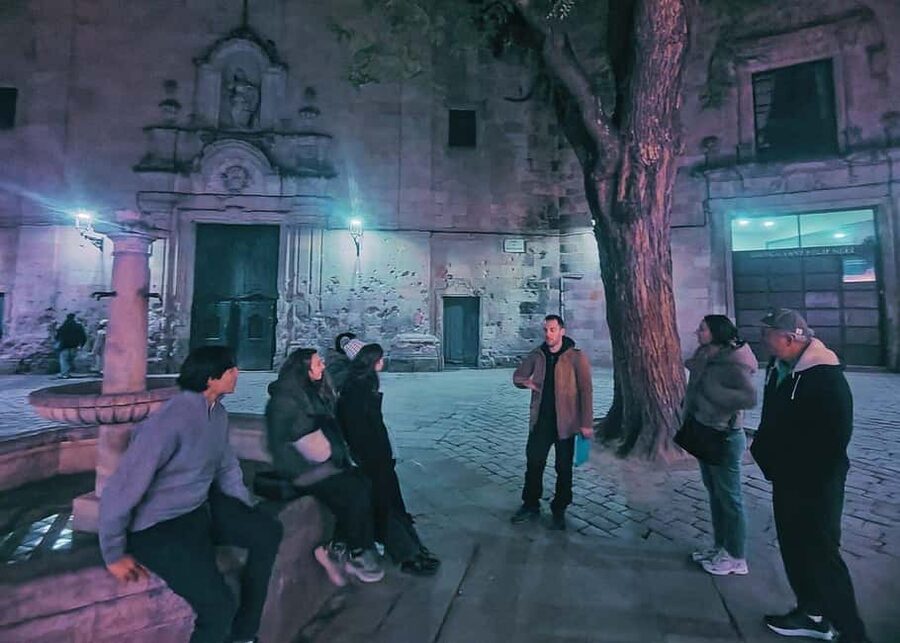 Barcelona: Killers, Witches & Inquisition Old Town (day/eve) - How the guide shapes the experience