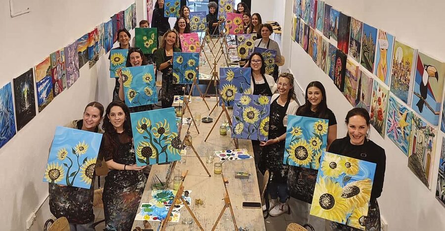 Barcelona: Learn to paint, sip wine, enjoy snacks & music - Key points about painting at Arte Bar