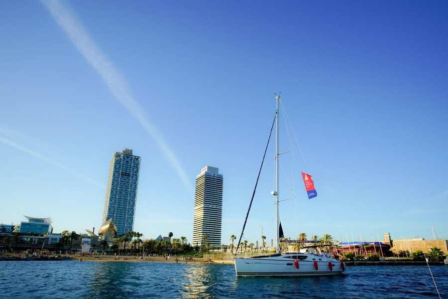 Barcelona: Light Brunch Sailing Experience with Drinks - Choosing the right departure time