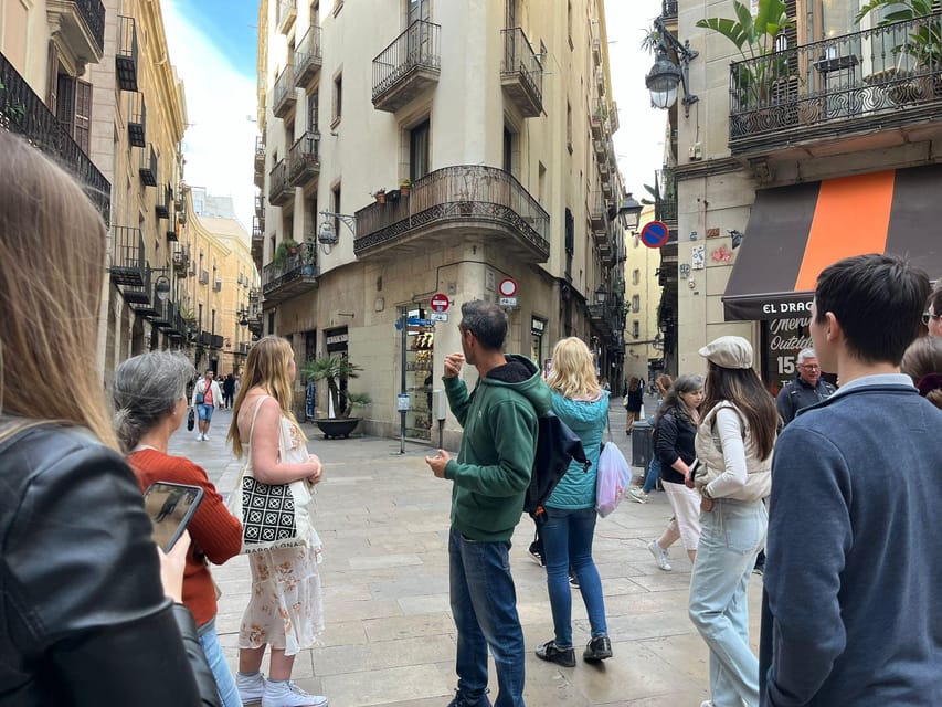 Barcelona: Local Market & Street Food Walking Tour - Who should book this walk