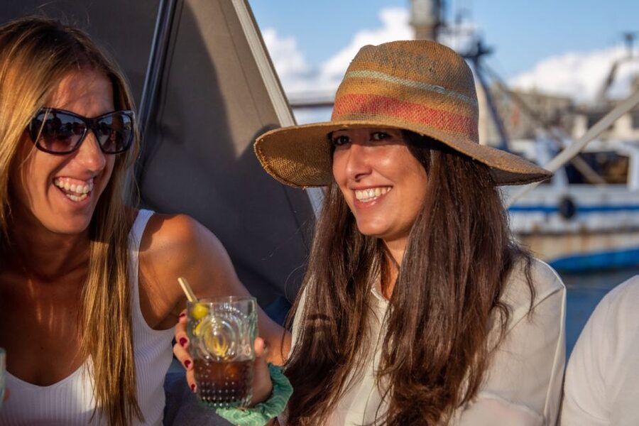 Barcelona: Local Tapas and Drinks Sailing Adventure Tour - Why this short sailing trip works