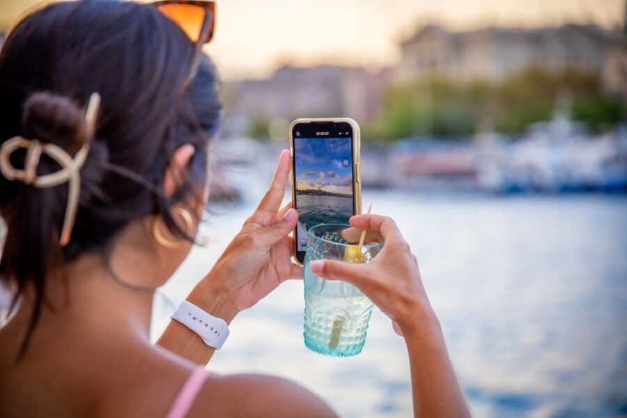 Barcelona: Local Tapas and Drinks Sailing Adventure Tour - The first hour: sailing, skyline, and local food