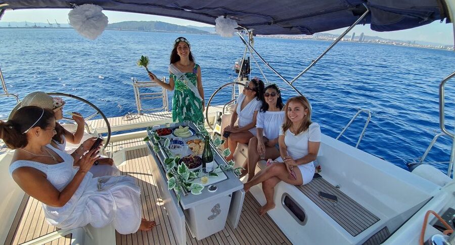 Barcelona: Luxury Private Sunset Yacht Cruise - Skippers who shape the experience