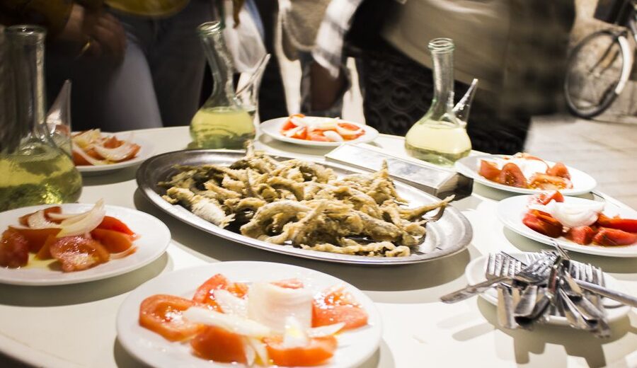 Barcelona: Market, Tasty Tapas/Food and Gothic History Tour - Seafood, the porrón, and Catalan character