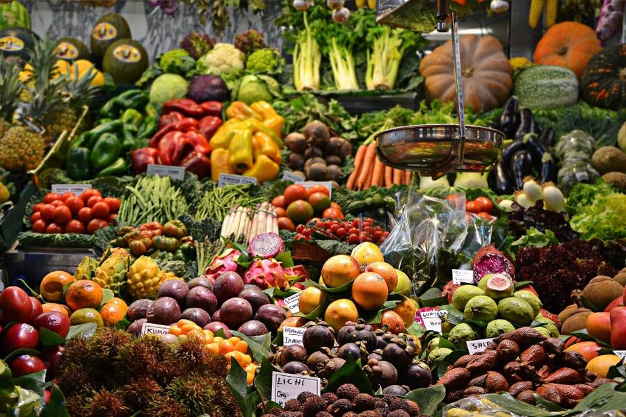 Barcelona: Markets Tour With Food and Wine Tasting Upgrade - Santa Maria del Mar and the route into El Born