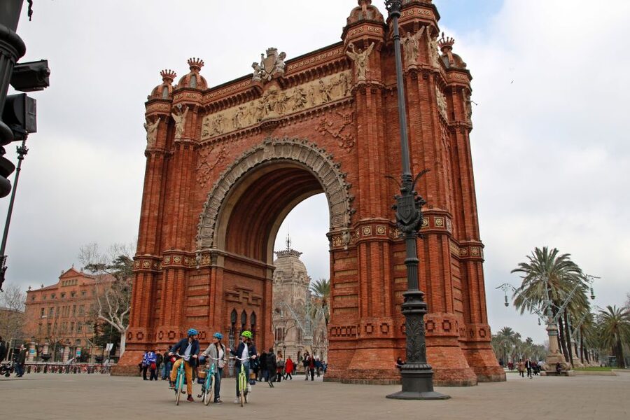 Barcelona: Montjuic Hill E-Bike Tour - Starting under Arc de Triomf
