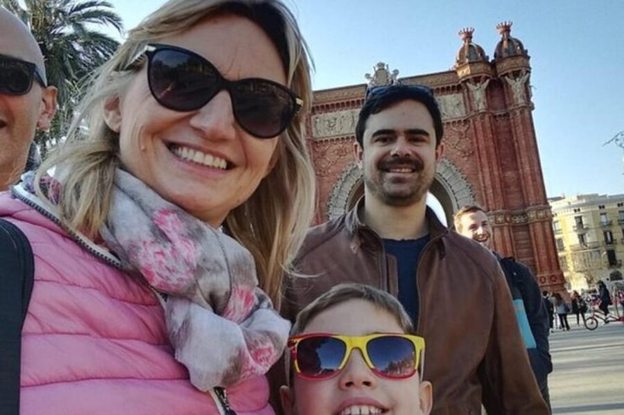 Barcelona : Montjuic Walking tour With A Guide - Laribal’s Gardens and the waterfall walk