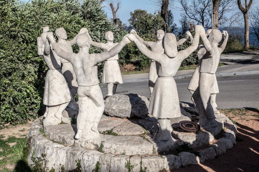 Barcelona: Montjuïc Walking Tour With Optional Flamenco Show - Laribal Gardens and the hill’s witchcraft stories