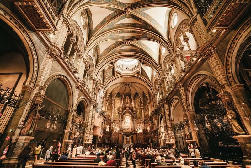 Barcelona: Montserrat and Winery Tour with Tapas or Lunch - Santa Maria de Montserrat and the monastery tour