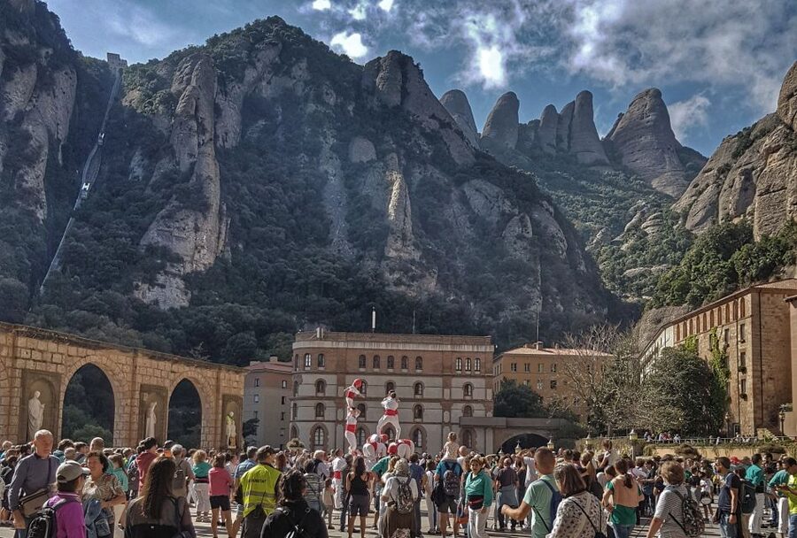 Barcelona: Montserrat Hiking Experience and Monastery Visit - Why Montserrat works best on foot
