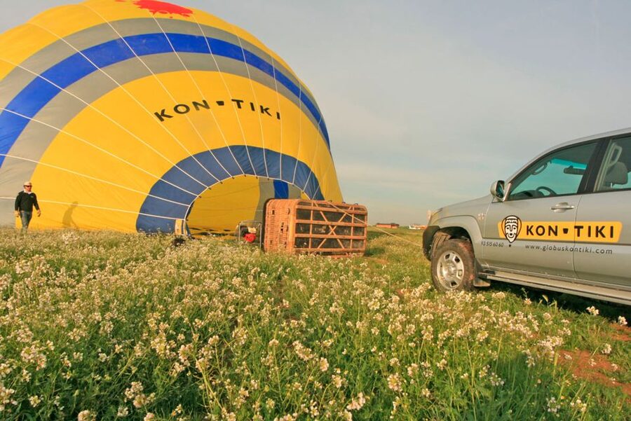 Barcelona: Montserrat Hot-Air Balloon & Monastery Experience - Cava, snacks, and a useful souvenir