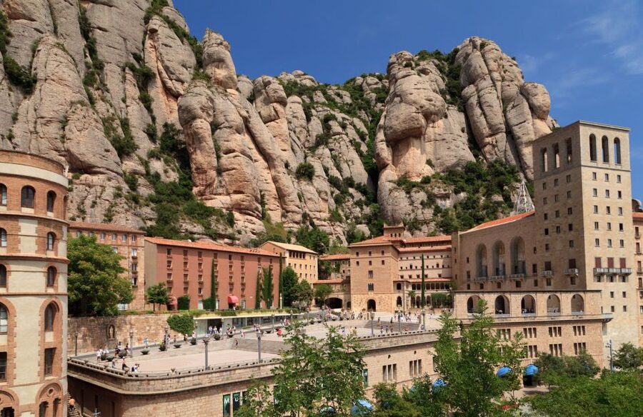 Barcelona: Montserrat & Sagrada Familia Guided Tour - Key points to know before booking