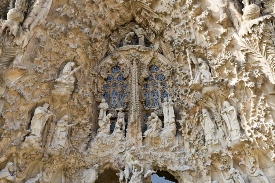 Barcelona: Montserrat & Sagrada Familia Guided Tour - Two Barcelona icons, one carefully timed day