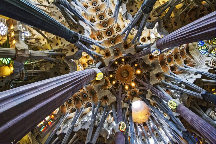 Barcelona: Montserrat & Sagrada Familia Guided Tour - Why the guided format helps here