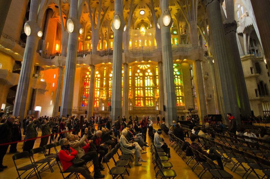 Barcelona: Montserrat & Sagrada Familia Guided Tour - Clothing, identification, and practical restrictions