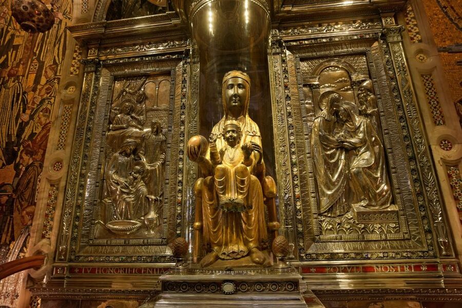 Barcelona: Montserrat Tour with Lunch & Wine Tasting Option - The guide can shape the whole morning