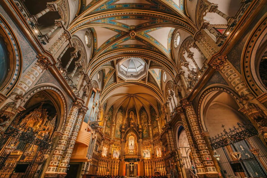 Barcelona: Montserrat Visit & Lunch at Farmhouse Small Group - Why Montserrat makes a strong Barcelona day trip