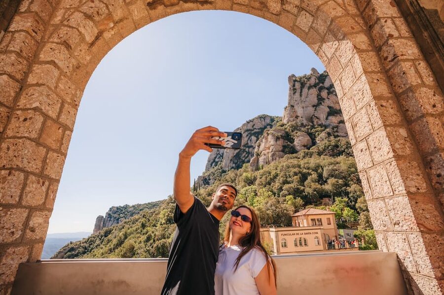 Barcelona: Montserrat Visit & Lunch at Farmhouse Small Group - Free time for views, shops, and a short walk