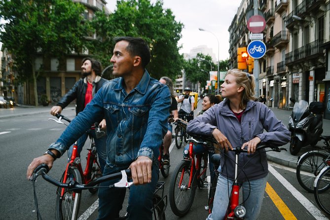 Barcelona Night Bike Tour with Local Tapas and Cava Stop - Why a night bike ride works well in Barcelona