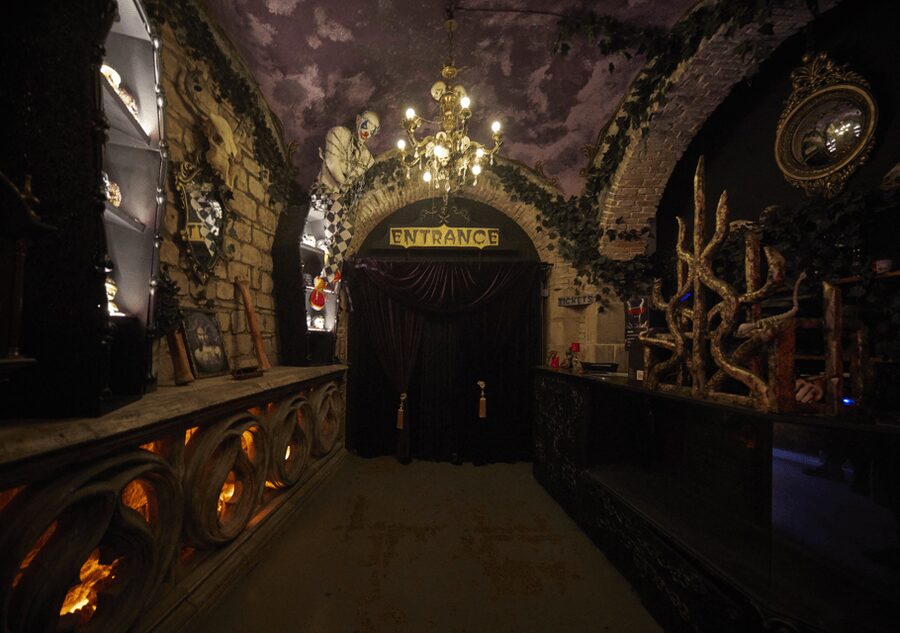 Barcelona: Nightmare Horror Museum Maze Entry Ticket - The actors are the main attraction